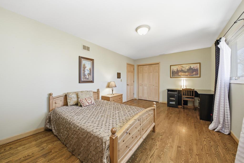 313 North Dee Road Park Ridge, IL 60068 - Photo 12 of 21