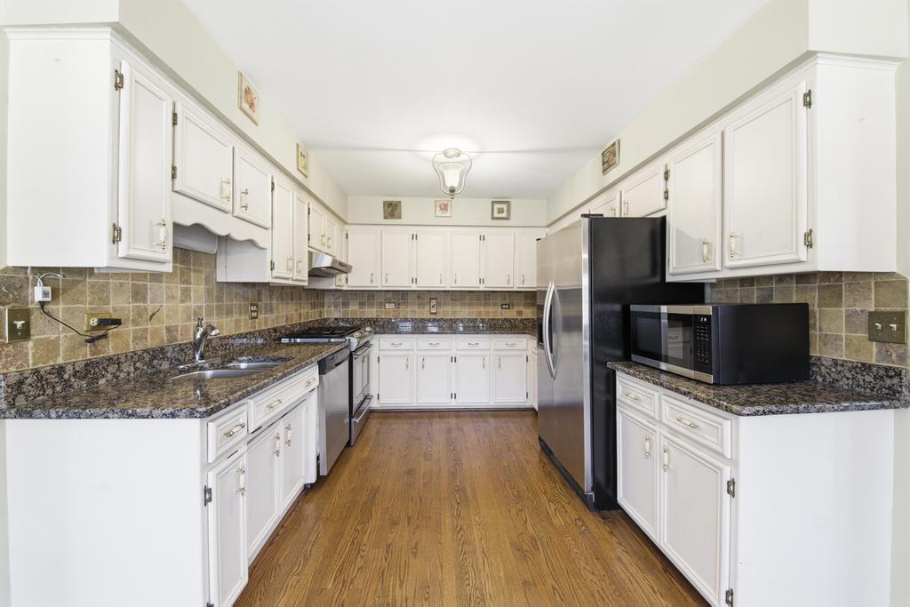 313 North Dee Road Park Ridge, IL 60068 - Photo 4 of 21