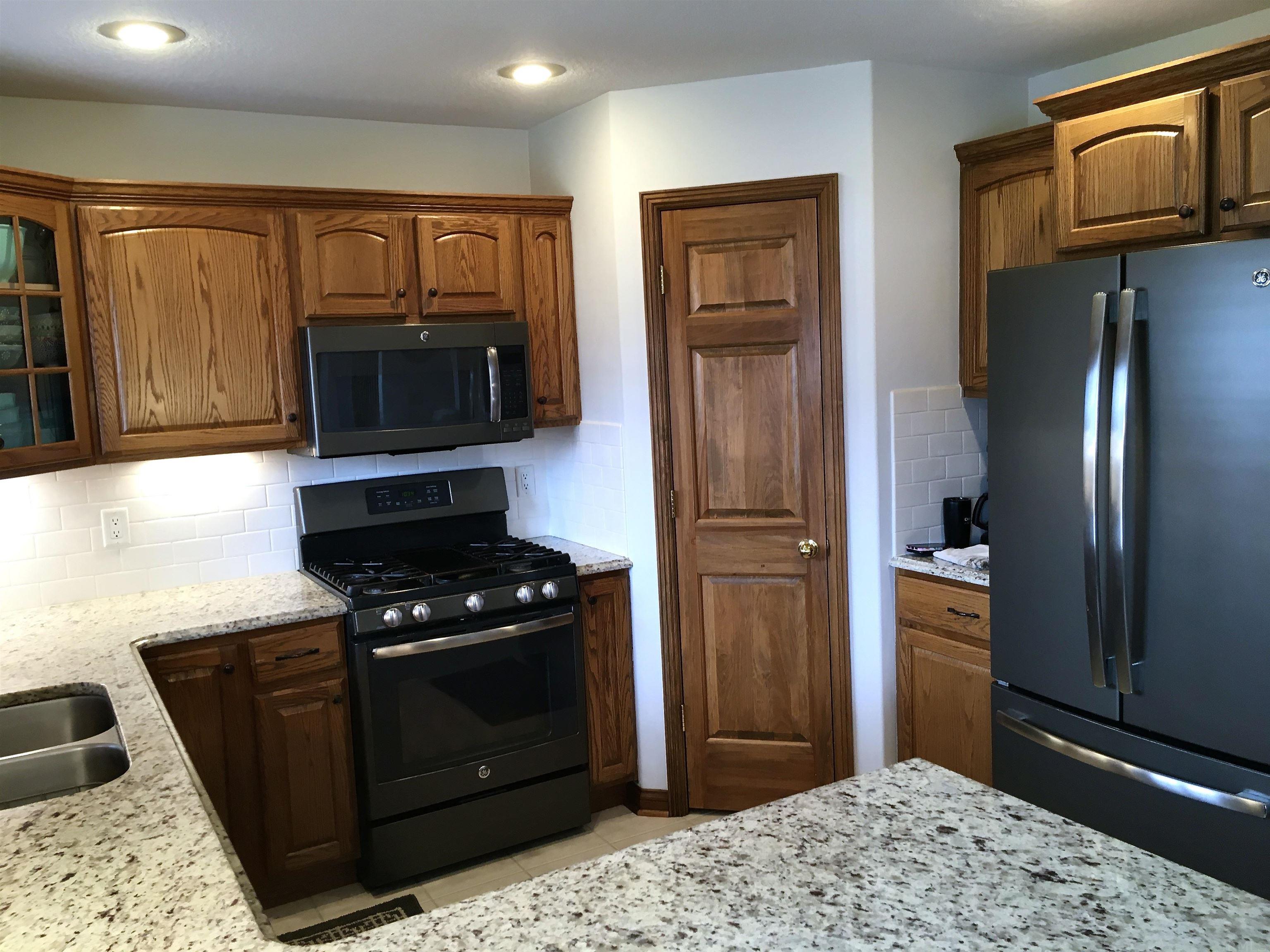 2115 Point Wood Road Fort Wayne, IN 46818 - Photo 14 of 36