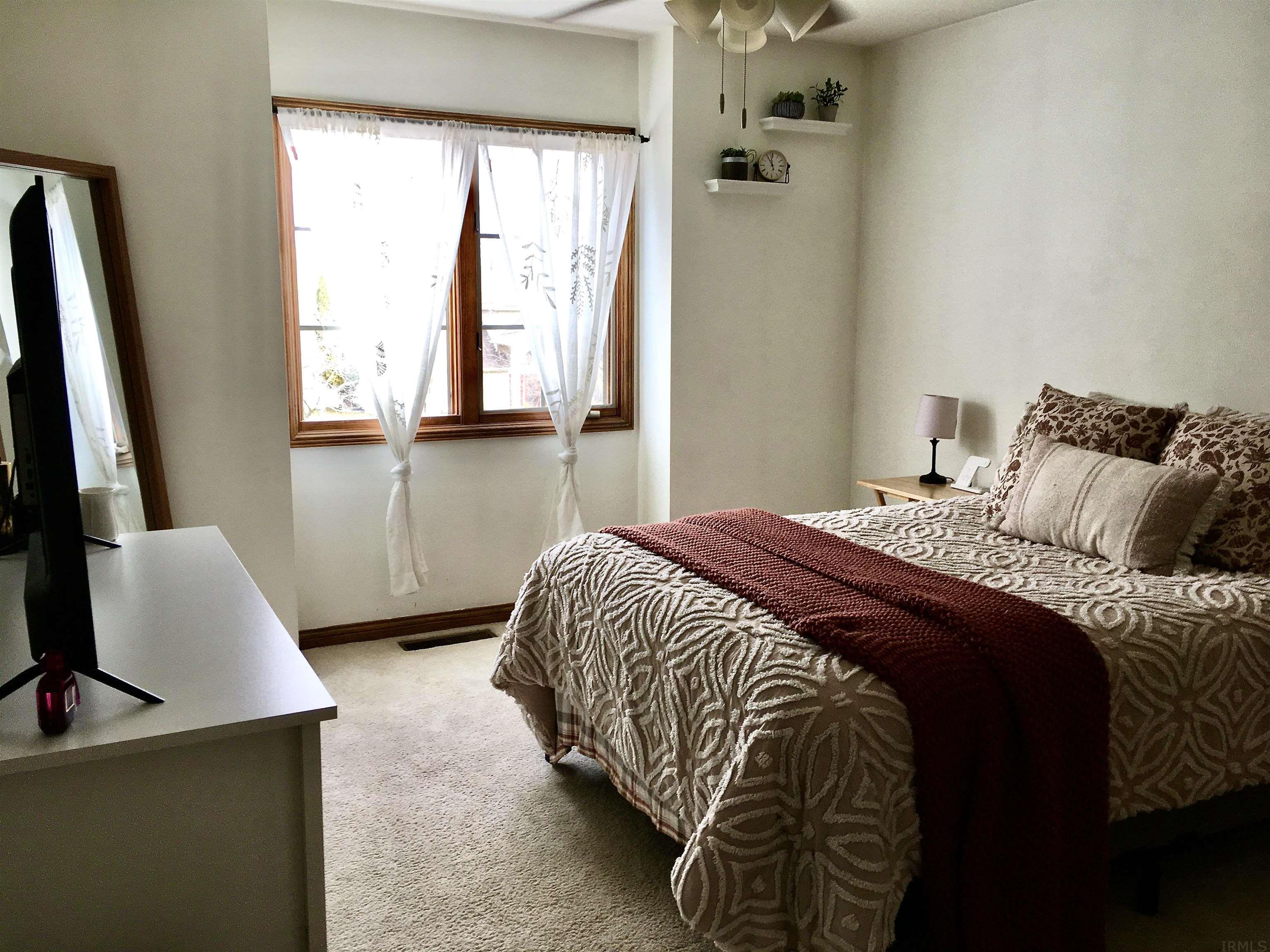 2115 Point Wood Road Fort Wayne, IN 46818 - Photo 24 of 36