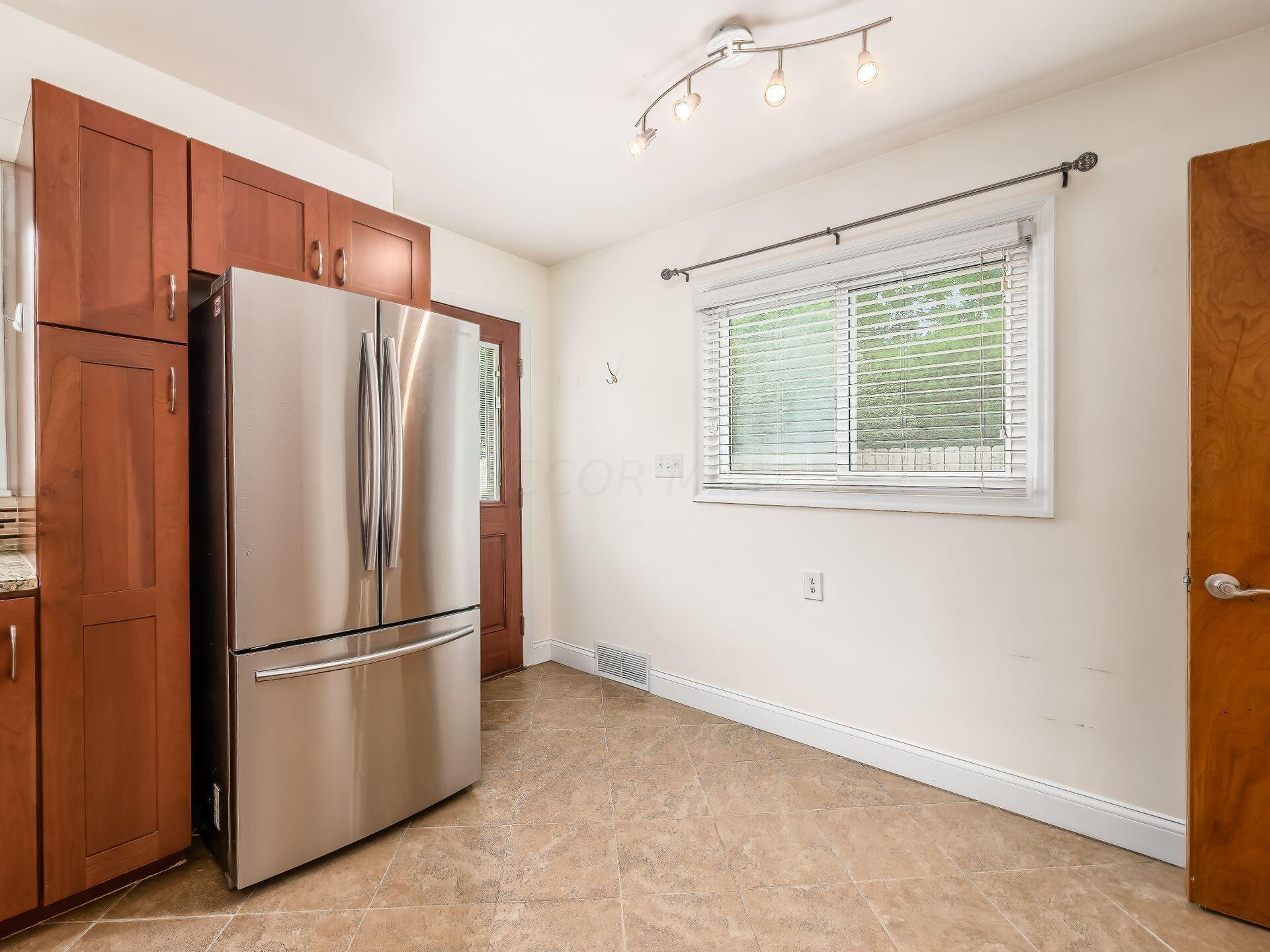 3180 Ainwick Road Columbus, OH 43221 - Photo 21 of 57 Kitchen