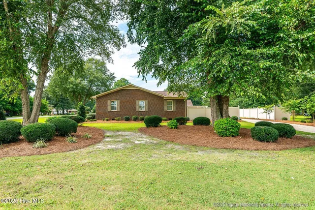 $389,600 | 101 Edgemont Drive, Snow Hill, NC 28580