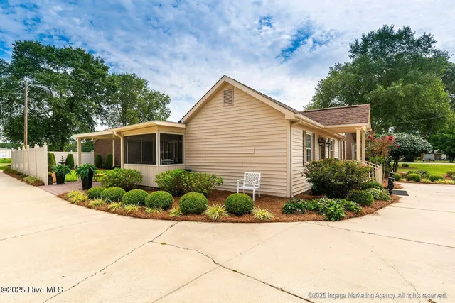 $389,600 | 101 Edgemont Drive, Snow Hill, NC 28580