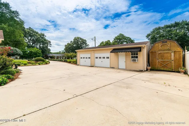 $389,600 | 101 Edgemont Drive, Snow Hill, NC 28580