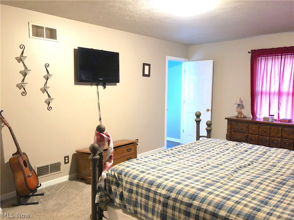 9304 Corbett Road Diamond, OH 44412 - Photo 13 of 25 Owner's Suite