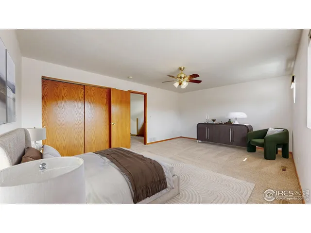 a black and white photo of a living room