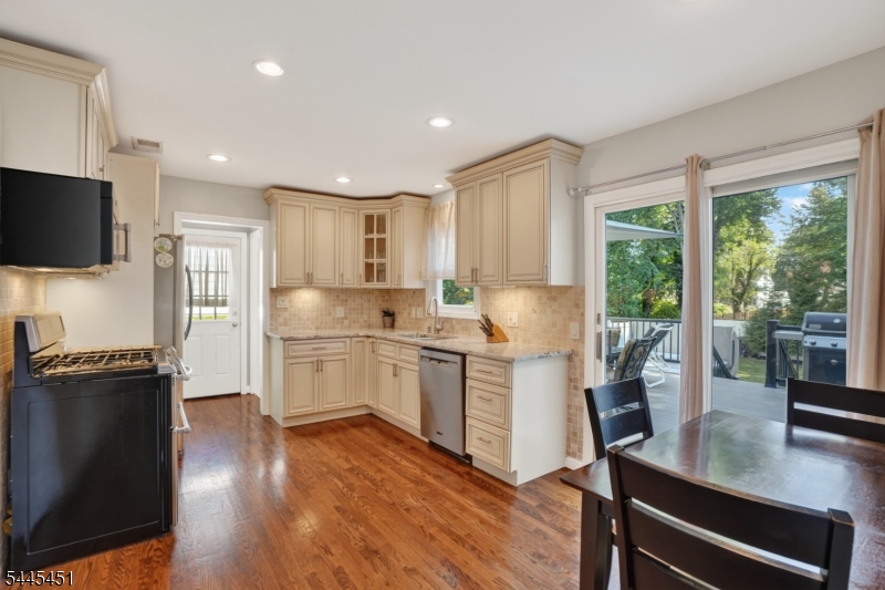 28 Kew Drive Springfield, NJ 07081 - Photo 8 of 29