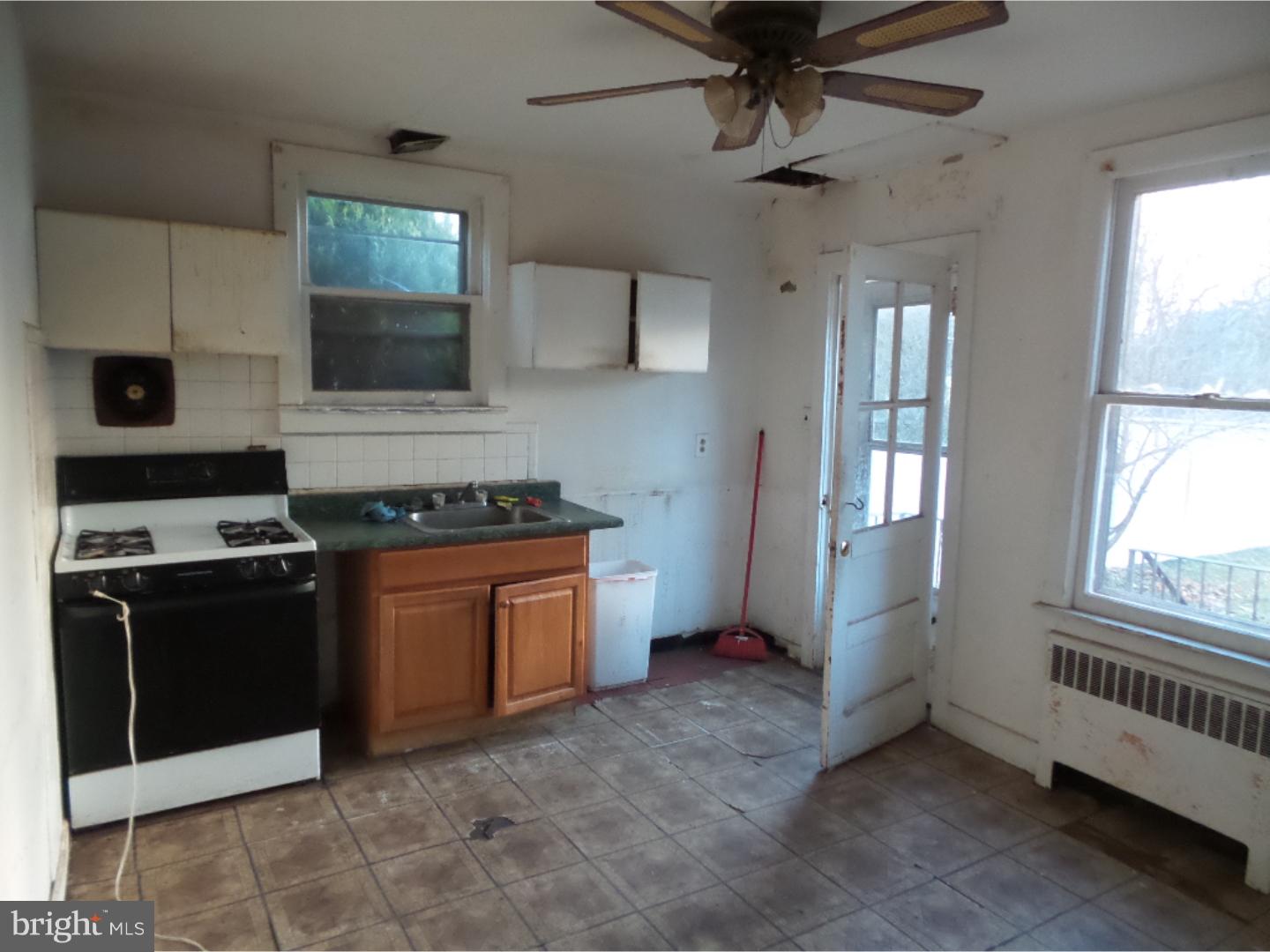 310 Delaware Avenue Riverside, NJ 08075 - Photo 6 of 19