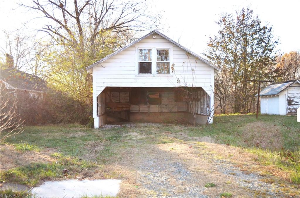 1054 Boones Cave Road Lexington, NC 27295 - Photo 4 of 10 Gallery Image 4