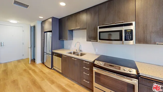 $2,576 | 707 East Ocean Boulevard, Unit 1119, Long Beach, CA 90802