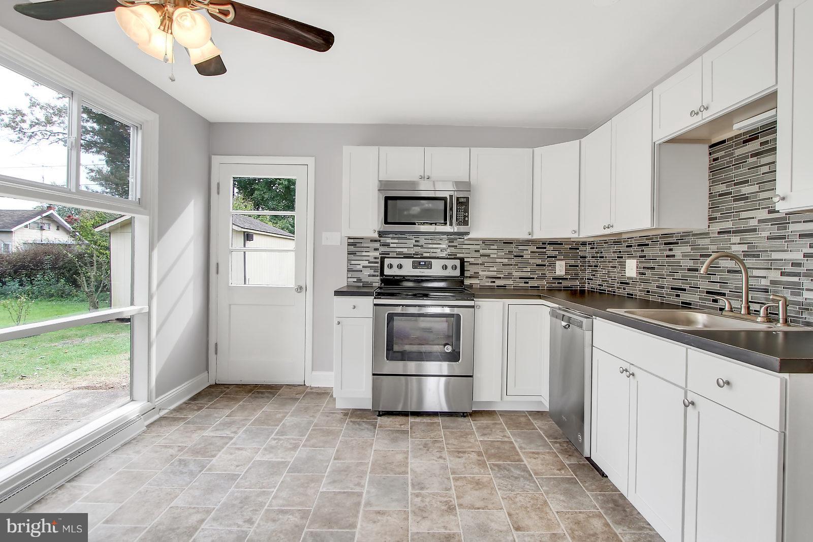 736 Fireside Road York, PA 17404 - Photo 6 of 26