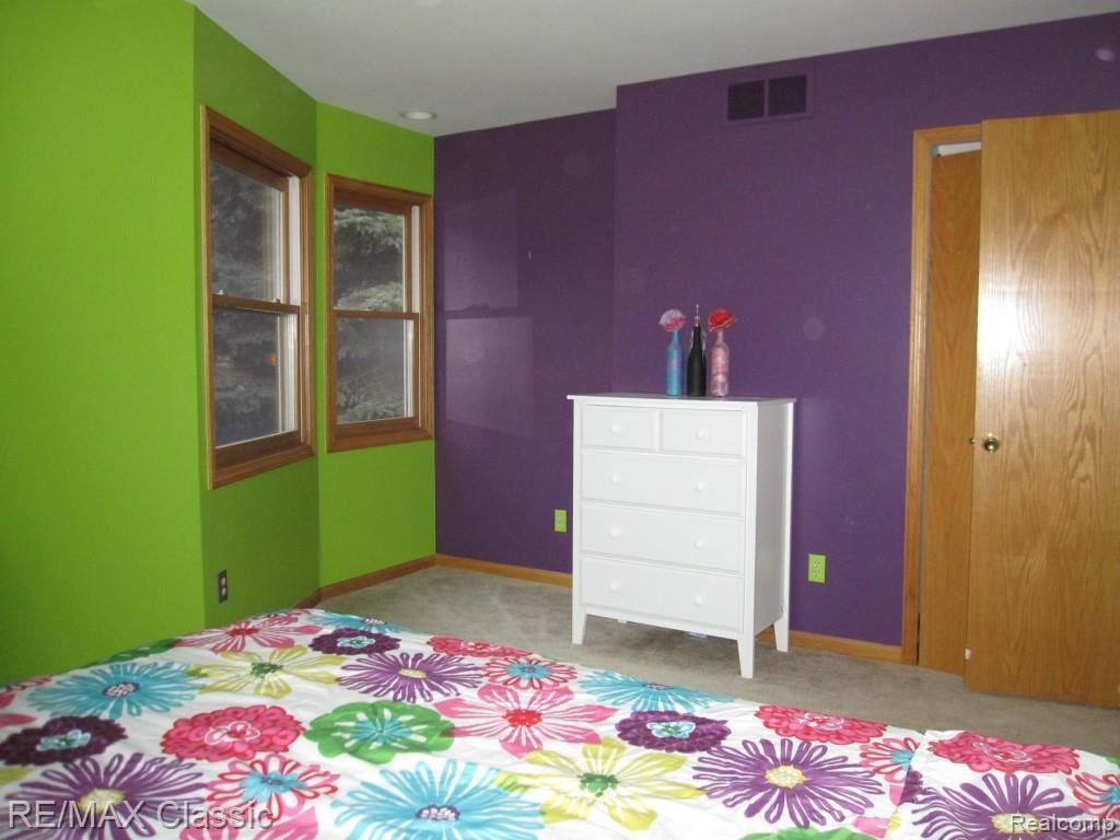 58966 Travis Road New Hudson, MI 48165 - Photo 9 of 19 BEDROOM #2.jpg