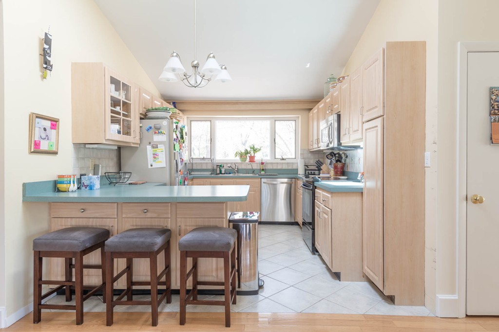 44 Applecrest Road Weston, MA 02493 - Photo 4 of 30 Gallery Image 4