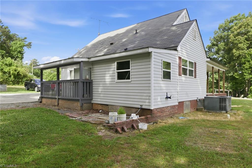 2816 Old Liberty Road Randleman, NC 27317 - Photo 5 of 41
