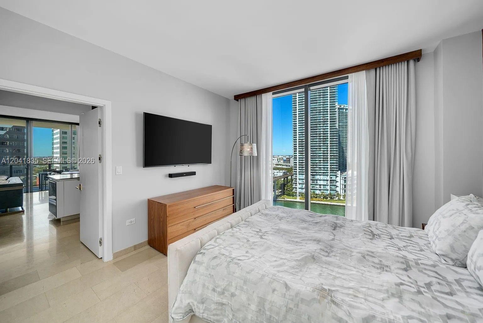 88 Southwest 7th Street, Unit 1212 Miami, FL 33130 - Photo 12 of 20