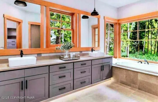 $2,899,000 | 105 Boones Trail, Pocono Pines, PA 18350