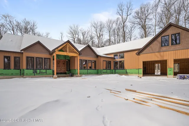 $2,899,000 | 105 Boones Trail, Pocono Pines, PA 18350