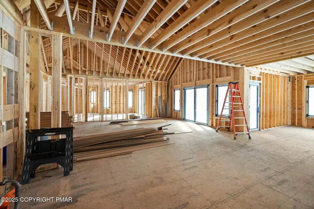 $2,899,000 | 105 Boones Trail, Pocono Pines, PA 18350