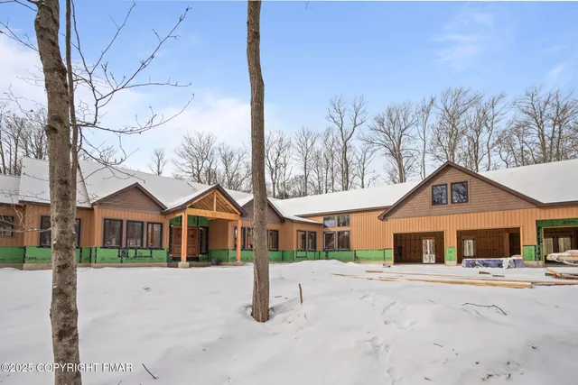 $2,899,000 | 105 Boones Trail, Pocono Pines, PA 18350