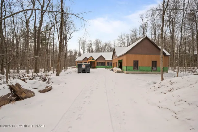 $2,899,000 | 105 Boones Trail, Pocono Pines, PA 18350