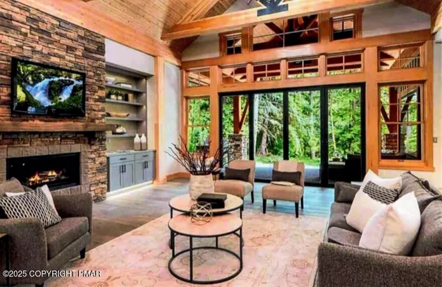 $2,899,000 | 105 Boones Trail, Pocono Pines, PA 18350