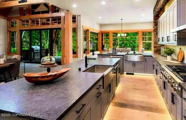 $2,899,000 | 105 Boones Trail, Pocono Pines, PA 18350