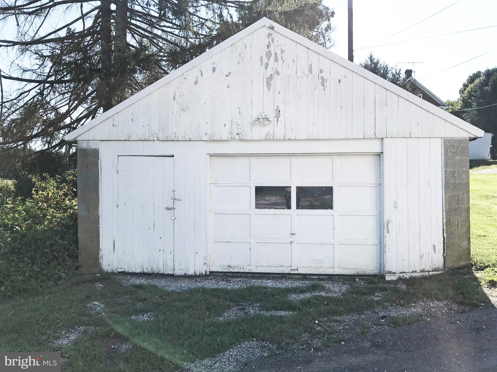 Large 21 x 21 Garage