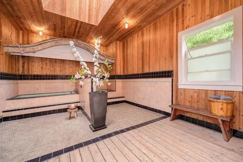 a view of entryway and hall