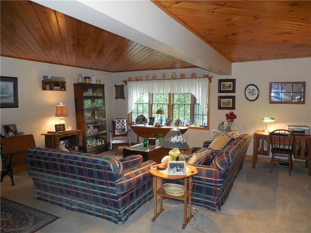 541 Pulaski Road Pulaski, PA 16143 - Photo 4 of 24 Gallery Image 4