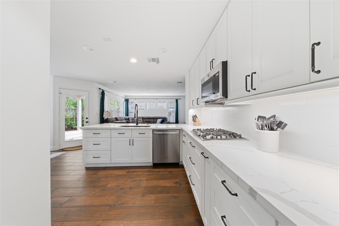 50 East Greywing Circle Spring, TX 77382 - Photo 16 of 37 Beautiful quartz countertops throughout the kitchen.