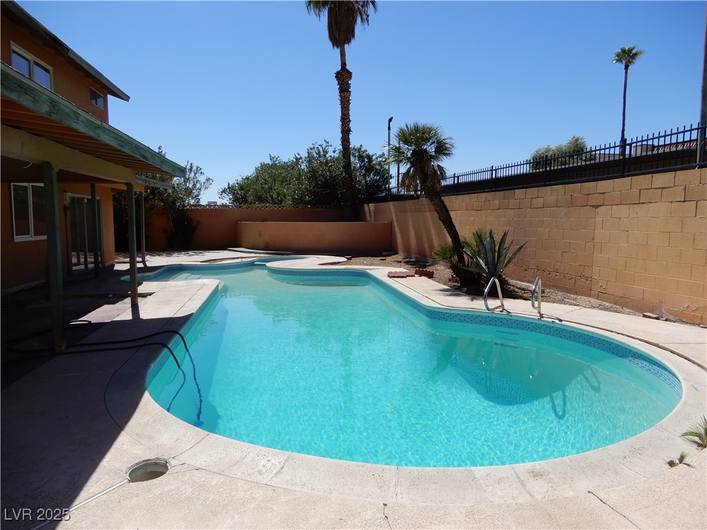 3163 Panocha Street Las Vegas, NV 89121 - Photo 2 of 25 NEWLY REBUILT POOL