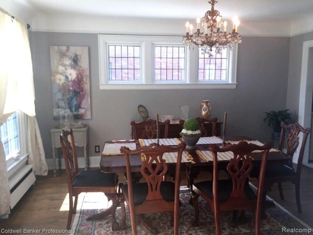1424 Devonshire Road Grosse Pointe, MI 48230 - Photo 11 of 35 Beautiful Leaded Glass Windows in the Large Sunny Dining Room