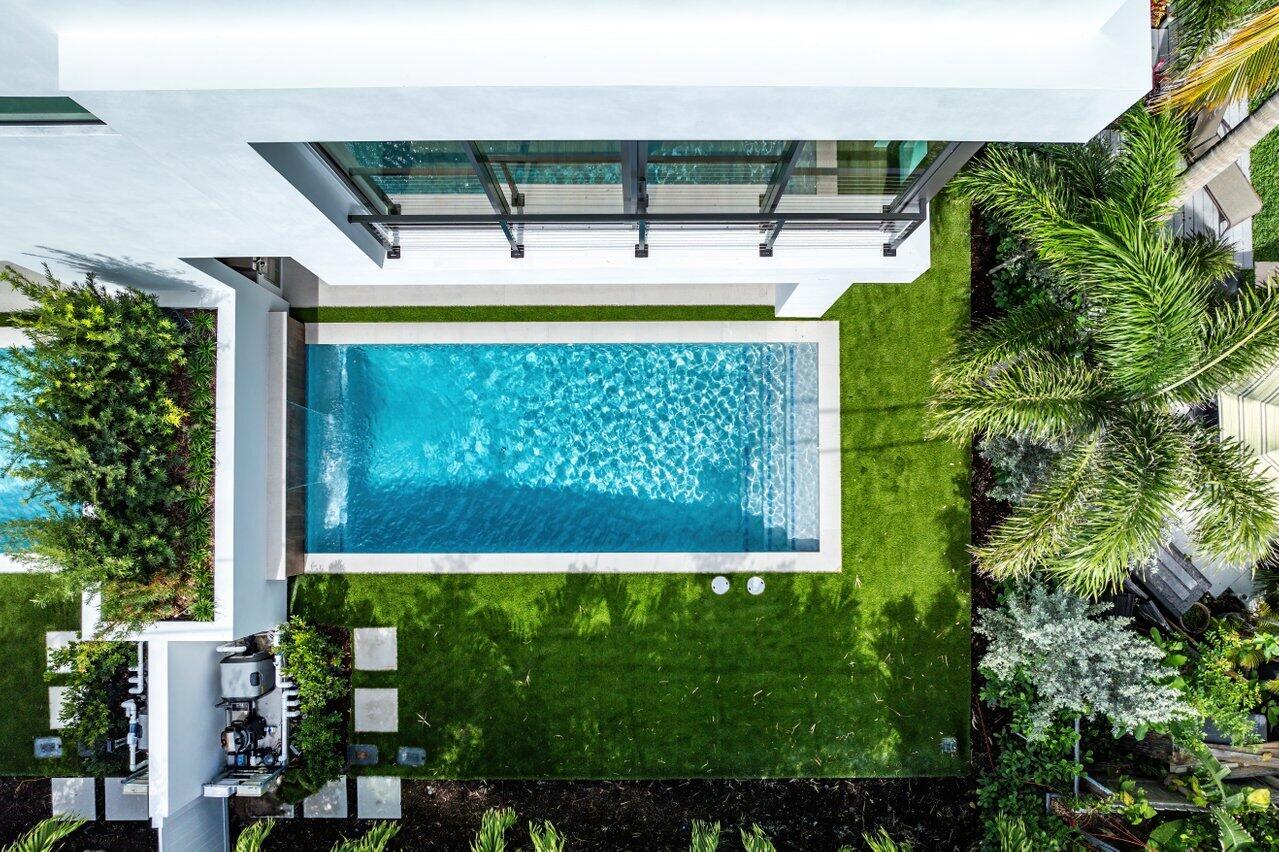 320 Northeast Wavecrest Way Boca Raton, FL 33432 - Photo 34 of 48 a view of swimming pool with an outdoor seating