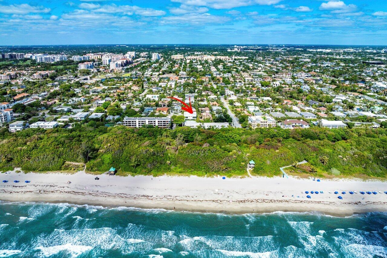 320 Northeast Wavecrest Way Boca Raton, FL 33432 - Photo 39 of 48 a view of outdoor space and yard