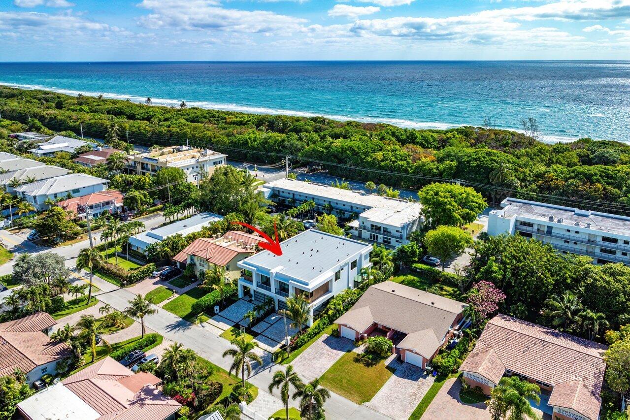 320 Northeast Wavecrest Way Boca Raton, FL 33432 - Photo 46 of 48 an aerial view of multiple house
