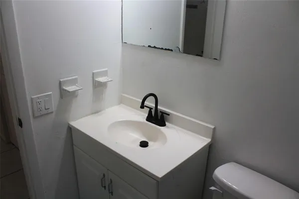 $1,950 | 7610 Stirling Road, Unit 202G, Davie, FL 33024