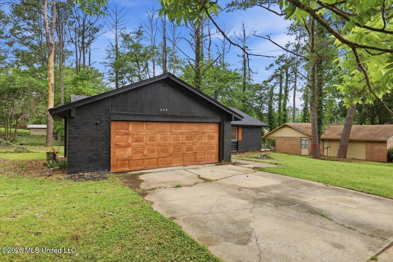 609 Briarcliff Circle Jackson, MS 39212 - Photo 3 of 20 03-609 Briarcliff Cir _ Hometoursms.com