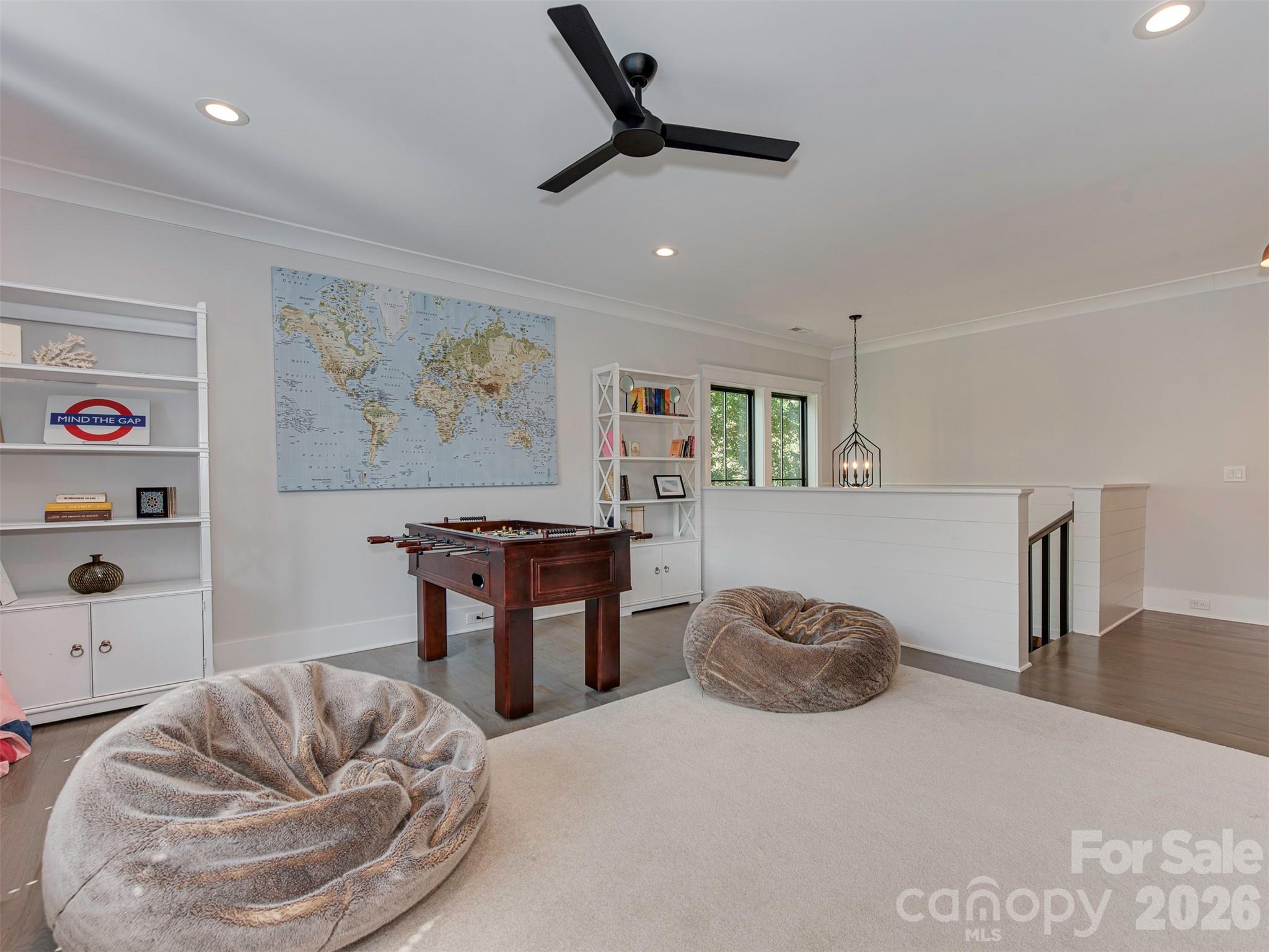 4009 Ridgecrest Avenue Charlotte, NC 28211 - Photo 22 of 43 a living room with furniture and a couch