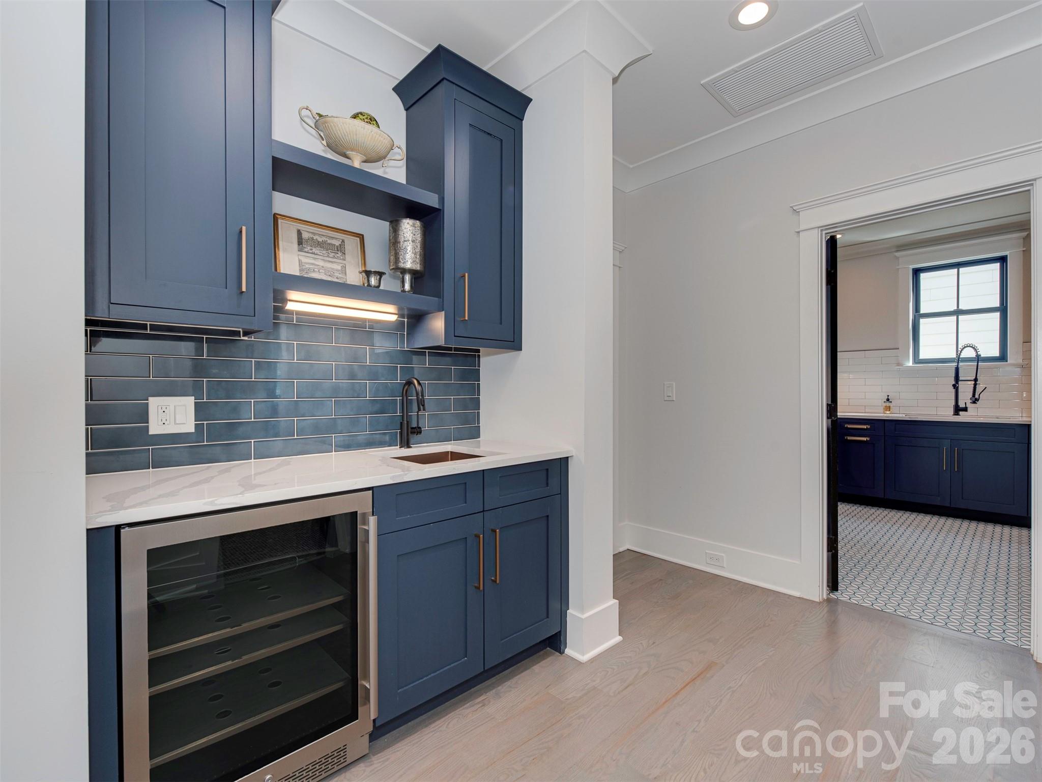 4009 Ridgecrest Avenue Charlotte, NC 28211 - Photo 23 of 43 a kitchen with a stove and a sink