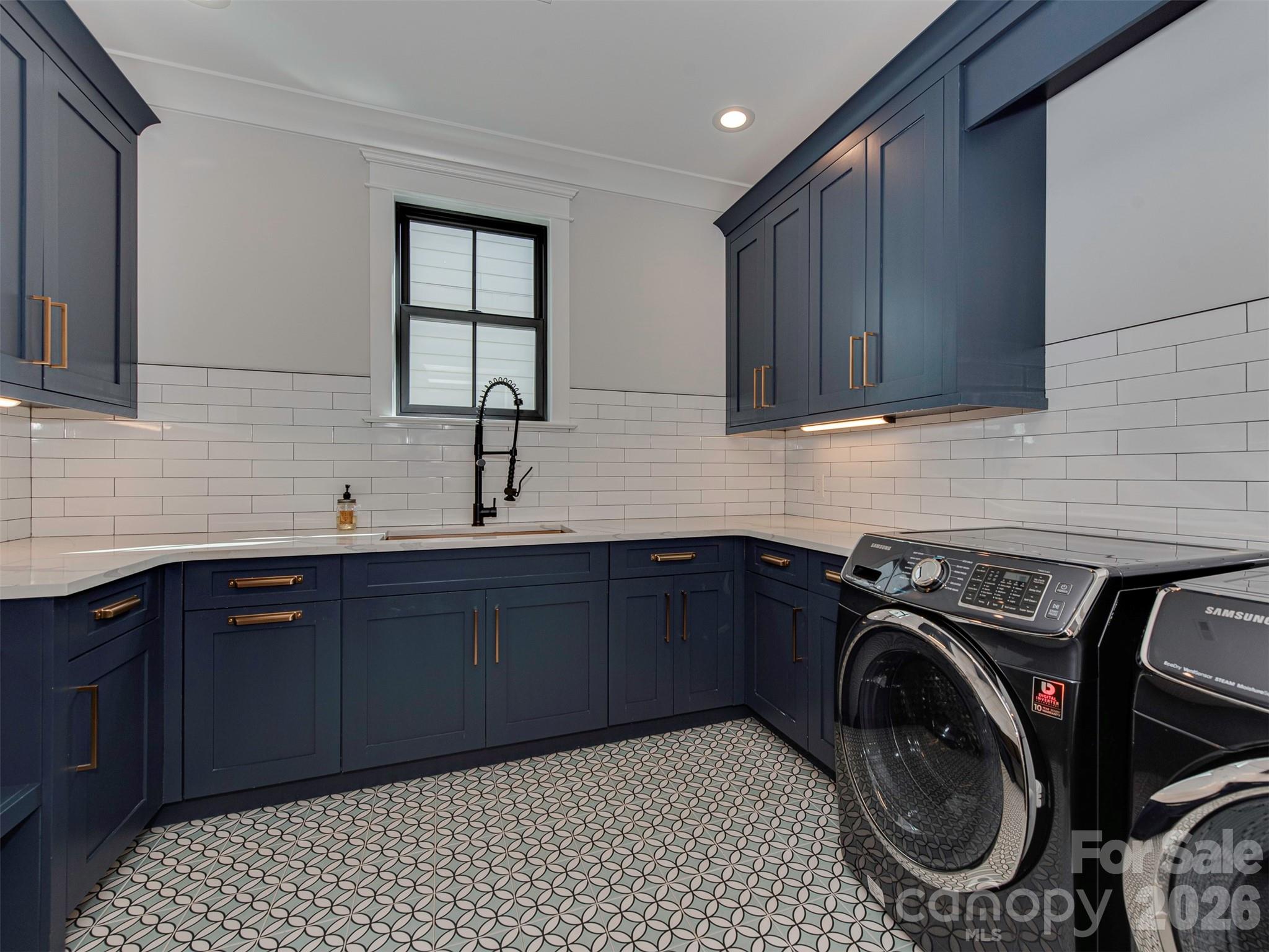 4009 Ridgecrest Avenue Charlotte, NC 28211 - Photo 25 of 43 a kitchen with sink a washer and dryer