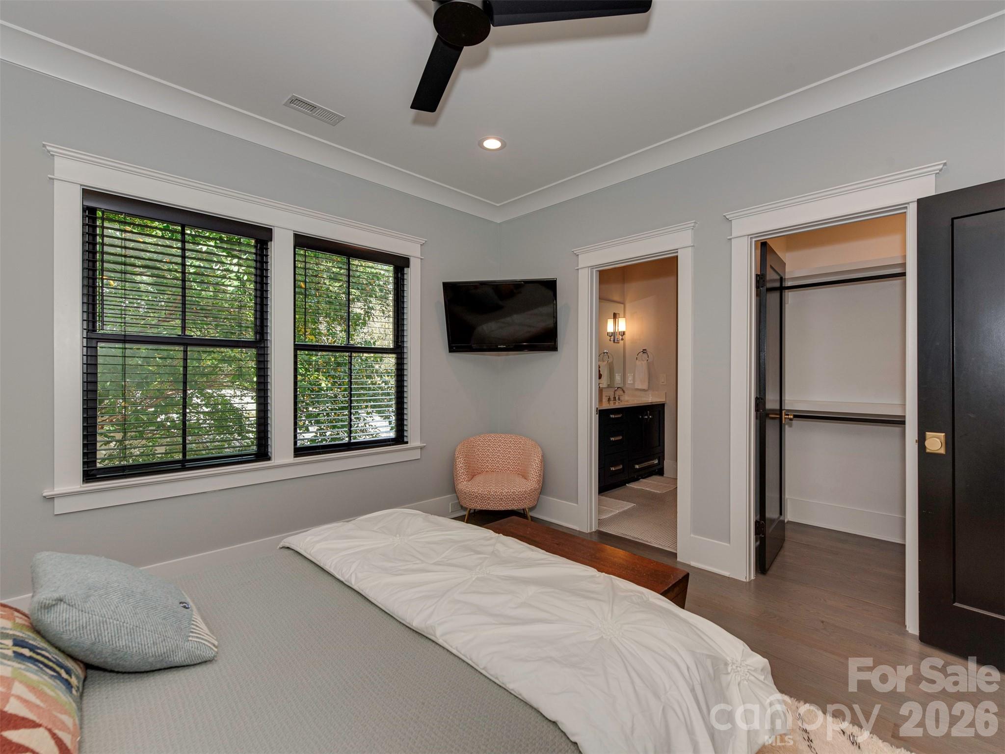 4009 Ridgecrest Avenue Charlotte, NC 28211 - Photo 39 of 43 a bedroom with a bed and a television