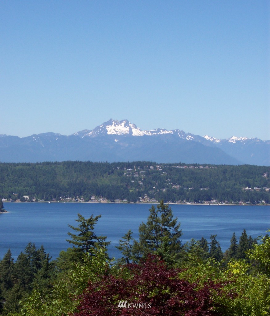 330 Northeast Riddell Road Bremerton, WA 98311 - Photo 1 of 25