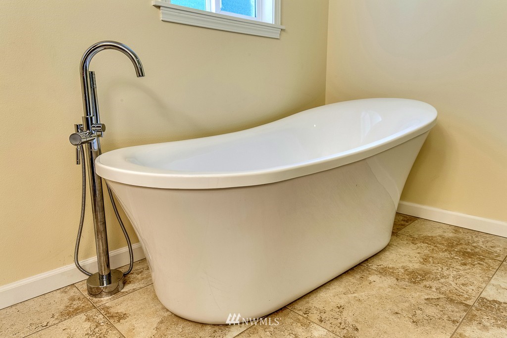 330 Northeast Riddell Road Bremerton, WA 98311 - Photo 11 of 25