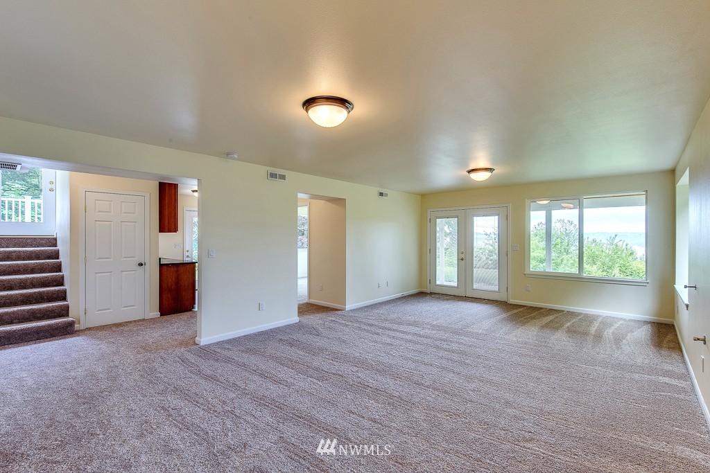 330 Northeast Riddell Road Bremerton, WA 98311 - Photo 12 of 25