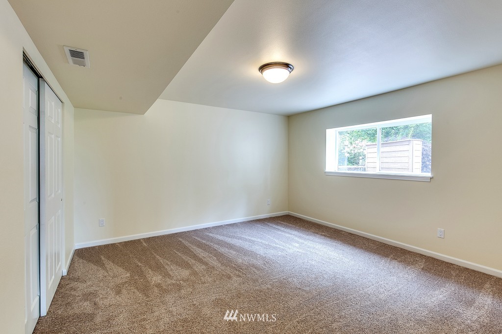 330 Northeast Riddell Road Bremerton, WA 98311 - Photo 14 of 25