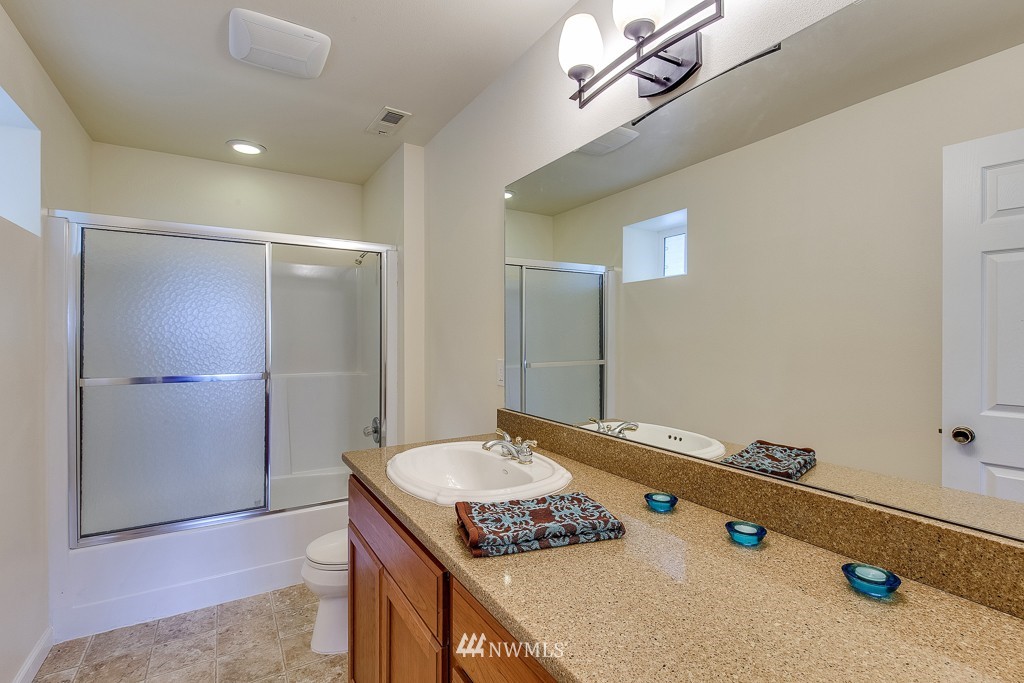 330 Northeast Riddell Road Bremerton, WA 98311 - Photo 16 of 25