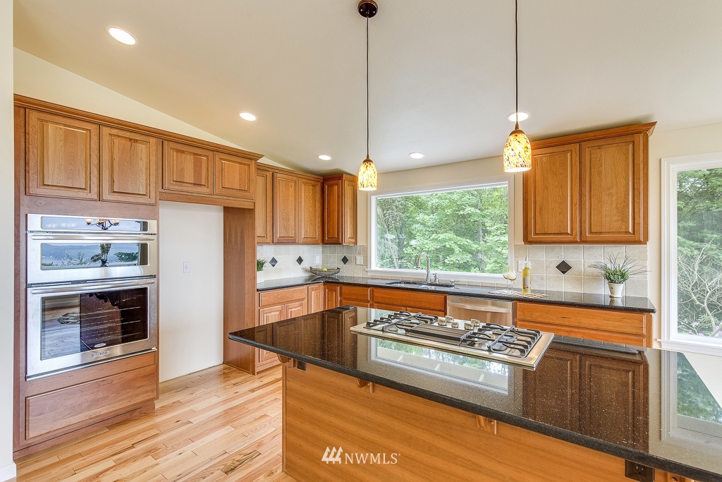 330 Northeast Riddell Road Bremerton, WA 98311 - Photo 4 of 25