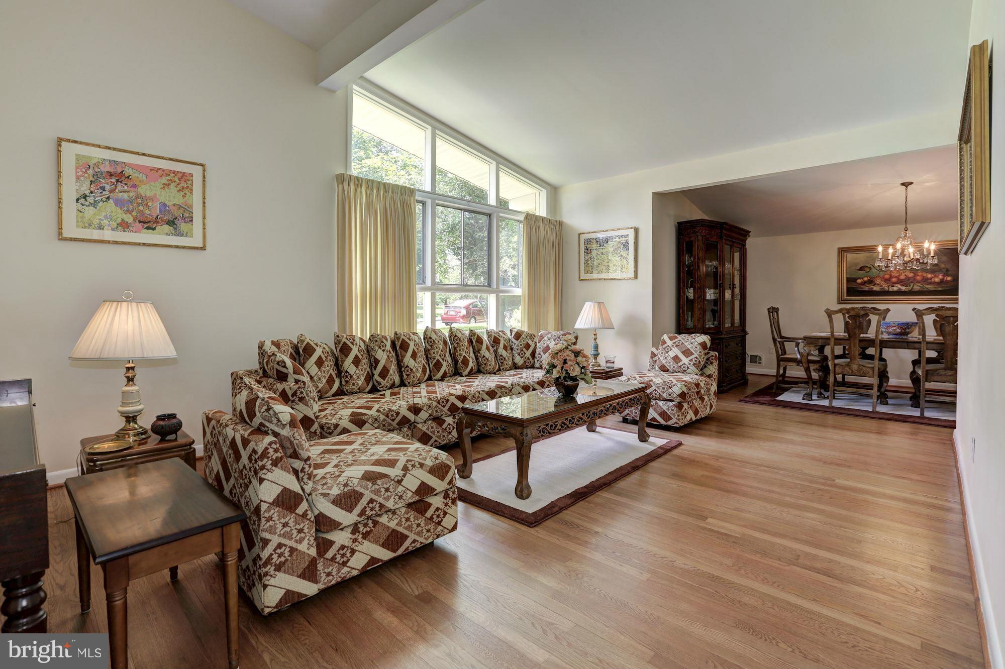 119 Bluff Terrace Silver Spring, MD 20902 - Photo 5 of 30 Living Room