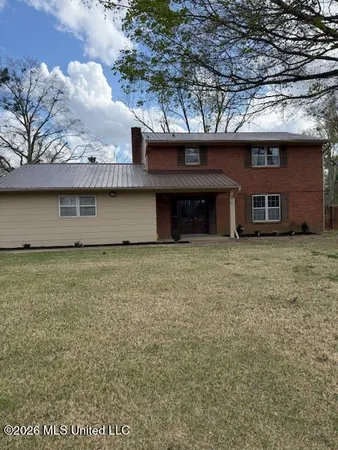 $235,000 | 425 West Chulahoma Avenue, Holly Springs, MS 38635