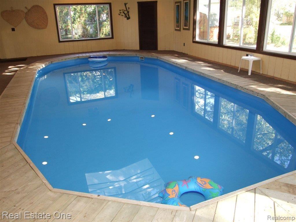 28534 Westerleigh Road Farmington, MI 48334 - Photo 17 of 25 Pool 2nd View